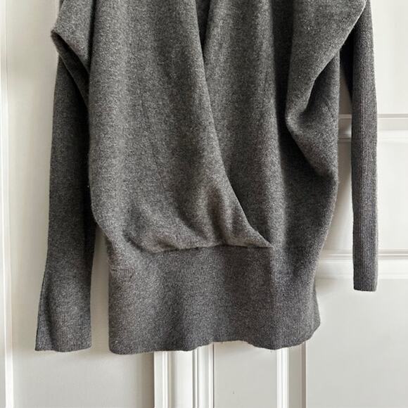 Vince. 100% Cashmere Wrap Front Long Sleeve Sweater Grey Medium - Picture 5 of 8